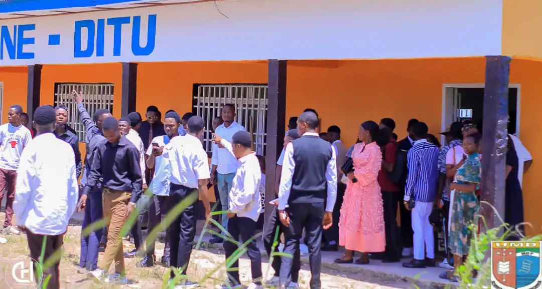 Photo montrant le bâtiment ou l'enceinte de l'Université de Mwene-Ditu